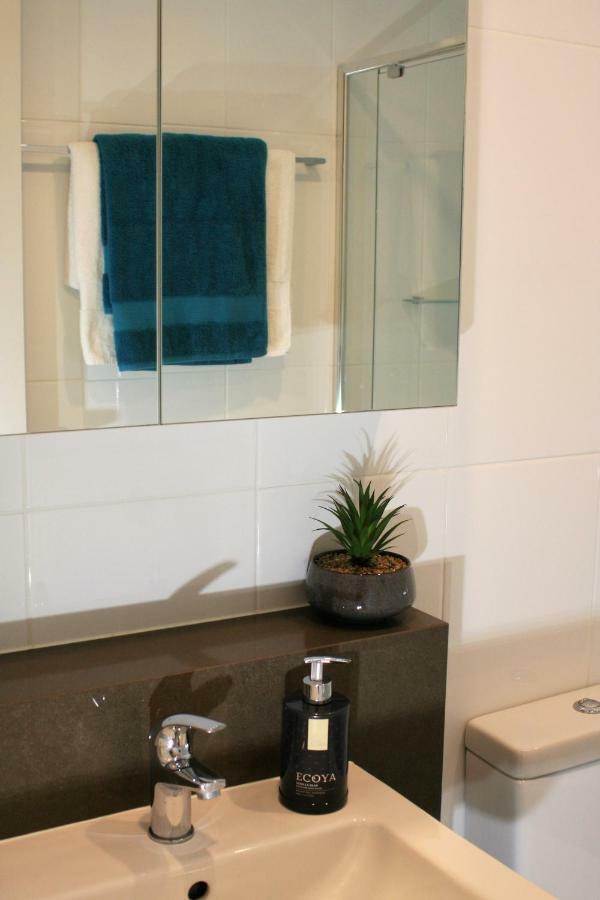 Governor Luxe 1 Bedroom Apartment In The Heart Of Barton Wifi Gym Wine Secure Parking Canberra Kingston Exterior photo